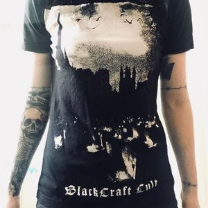 Blackcraft Halloween horror scene tee. Size xs